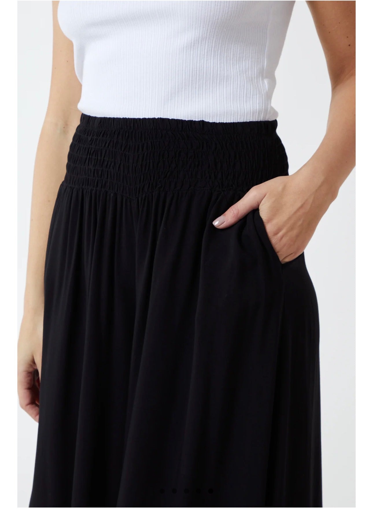 Wide Legged Trousers - Black