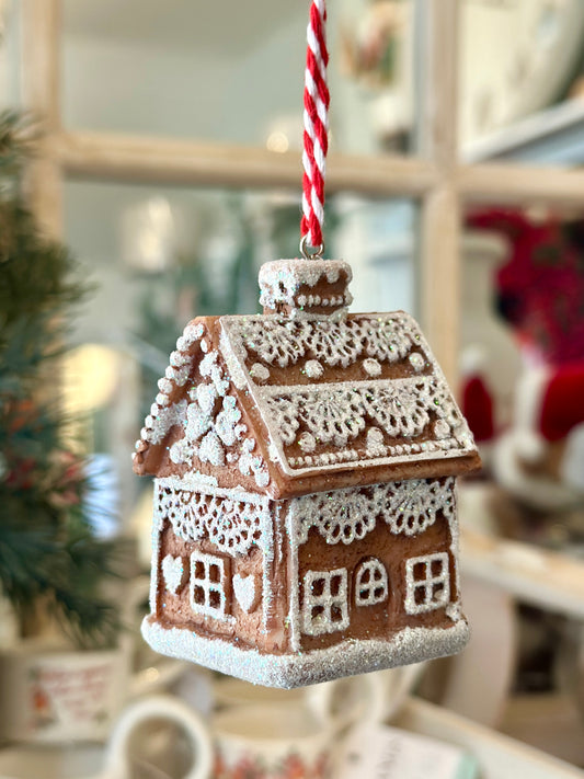 Resin Red/White Gingerbred 'Lace 3D House' christmas