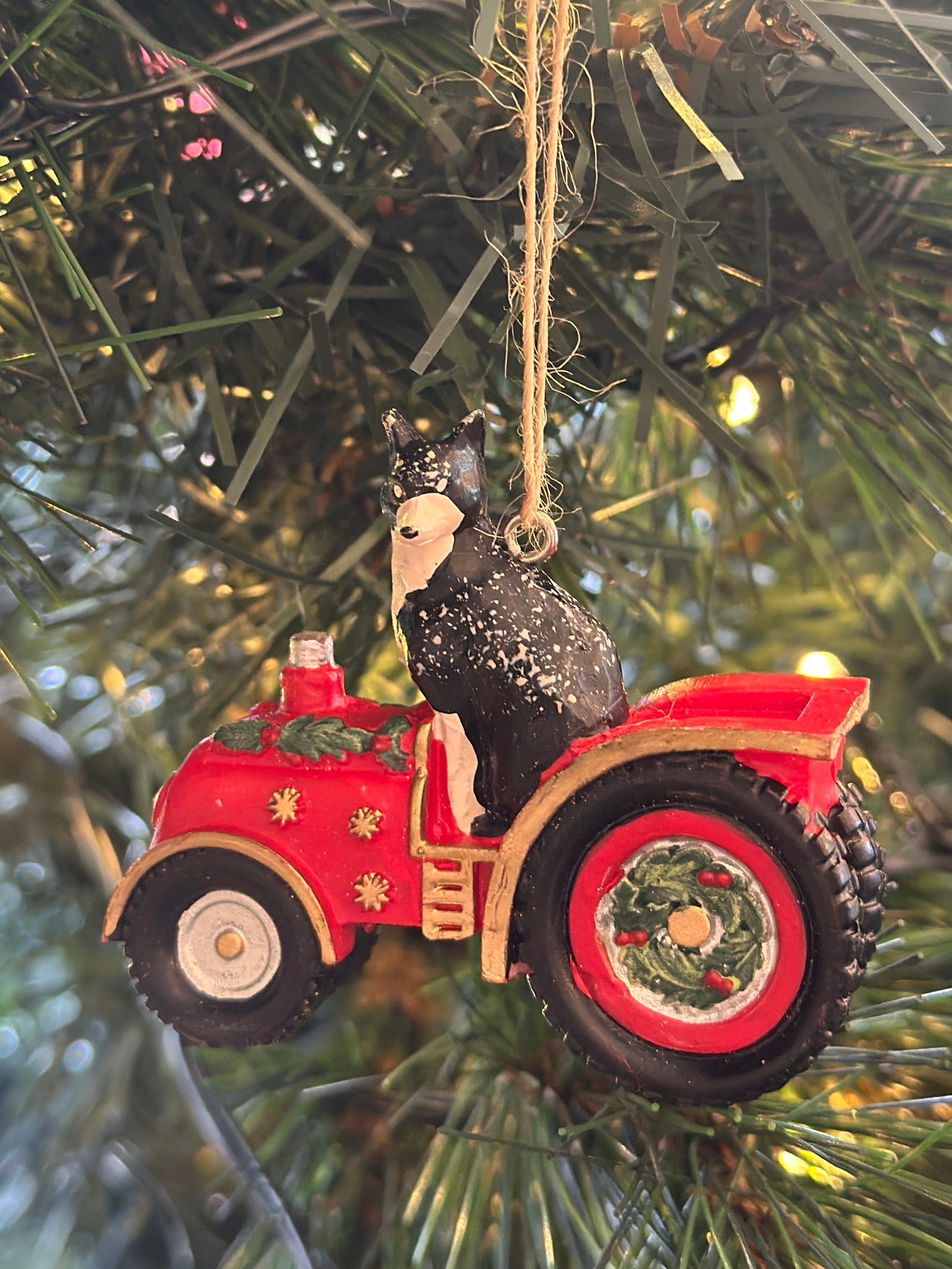 Resin Cat/Dog in Tractor Tree Decoration christmas