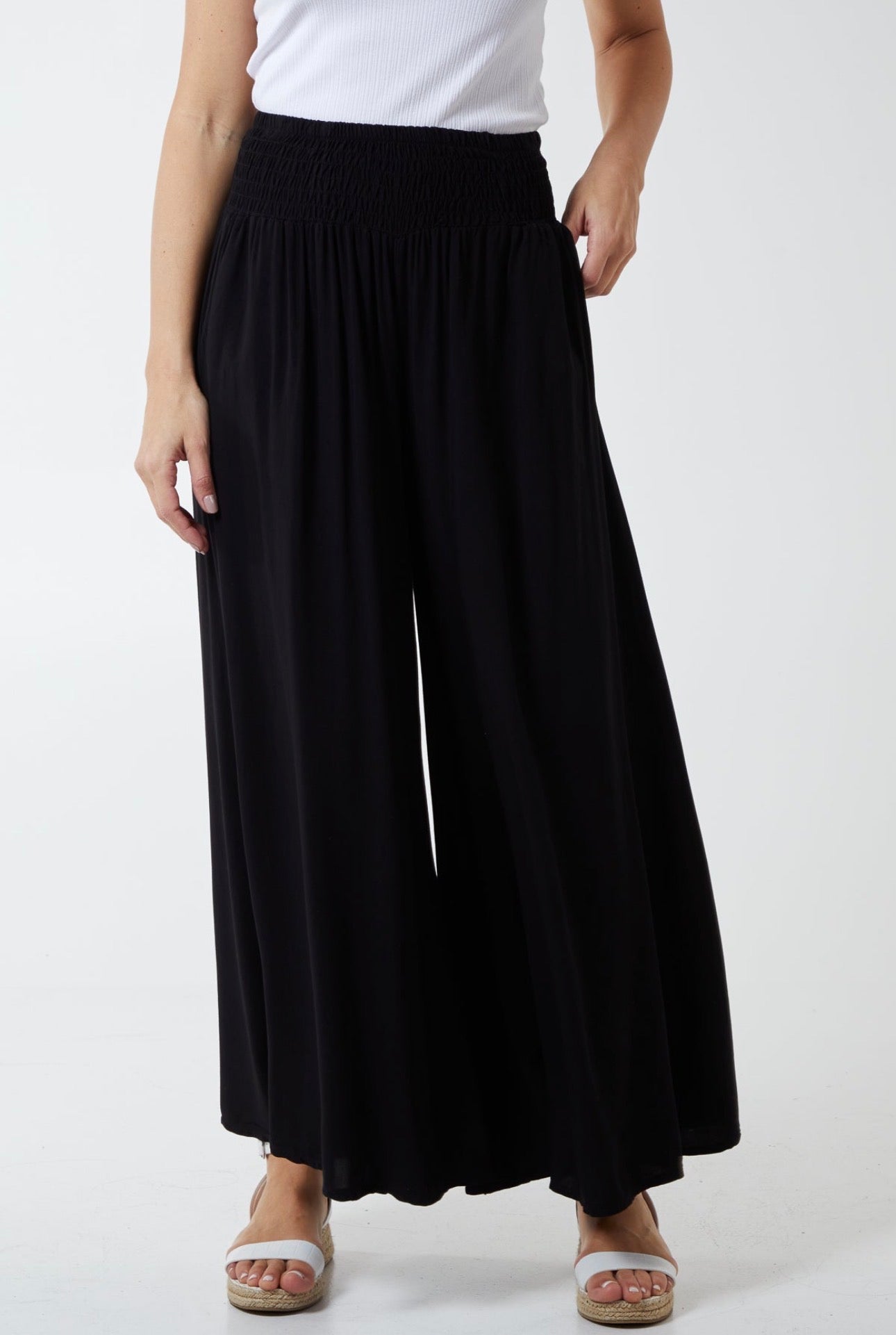 Wide Legged Trousers - Black