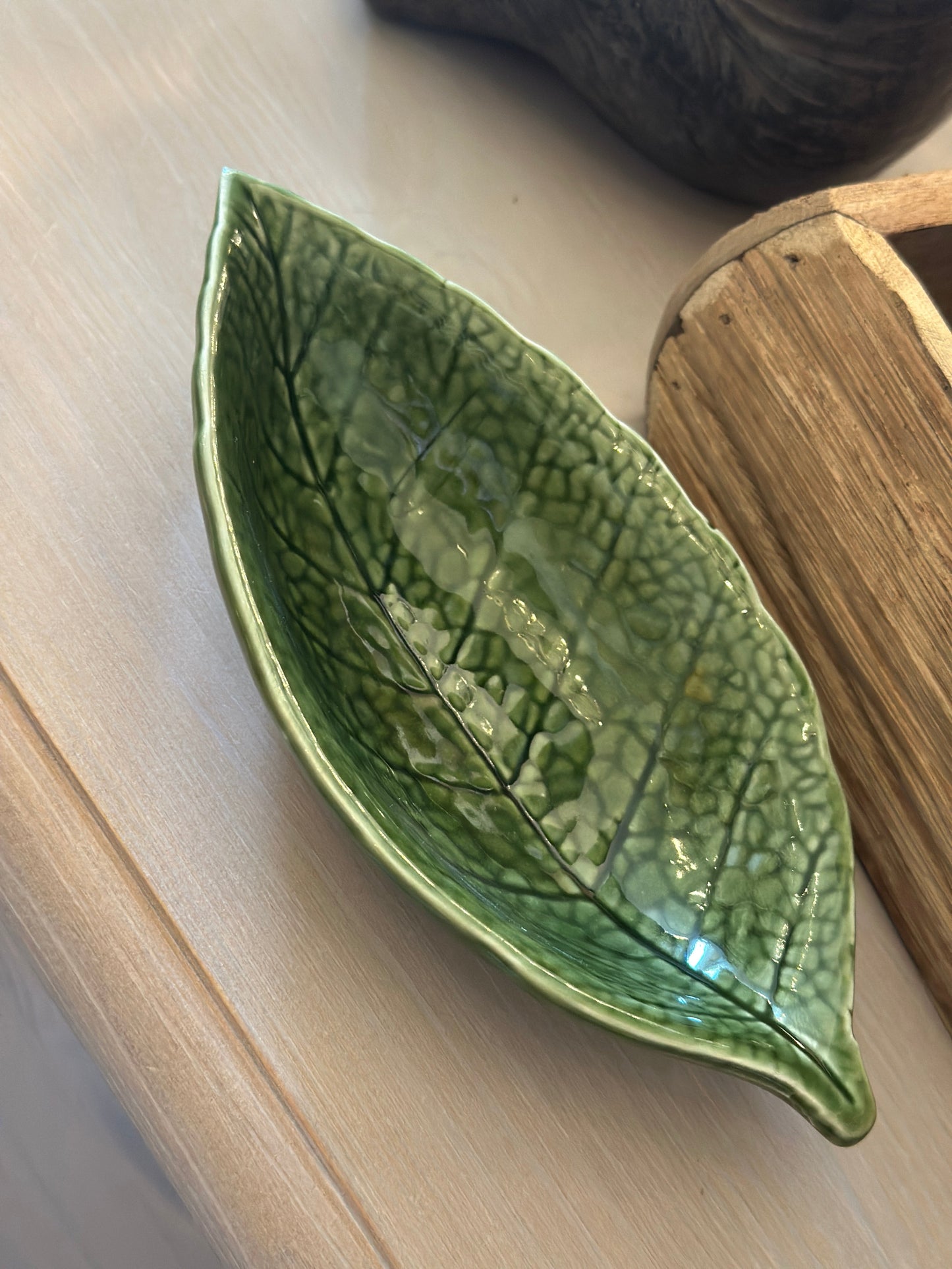 Green Ceramic Leaf Dish Josefina Online